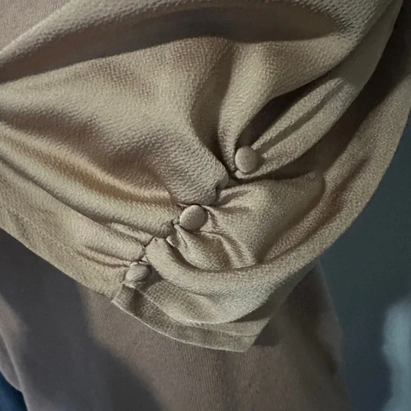 Adriana Papell knit sweater blouse with satiny sleeves with buttons, size L - Picture 3 of 6